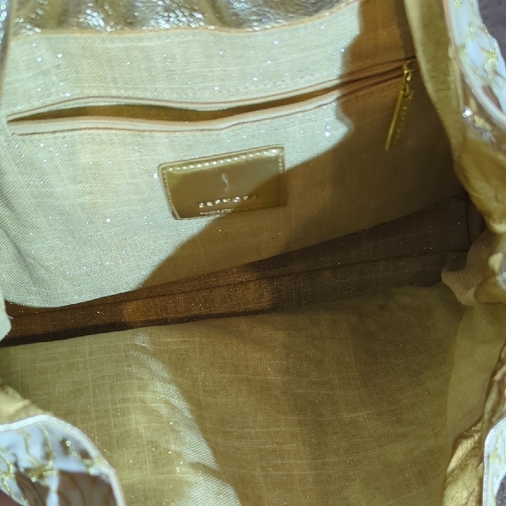 Sephora White and Gold Shoulder Bag with Structured Design - Picture 6 of 9